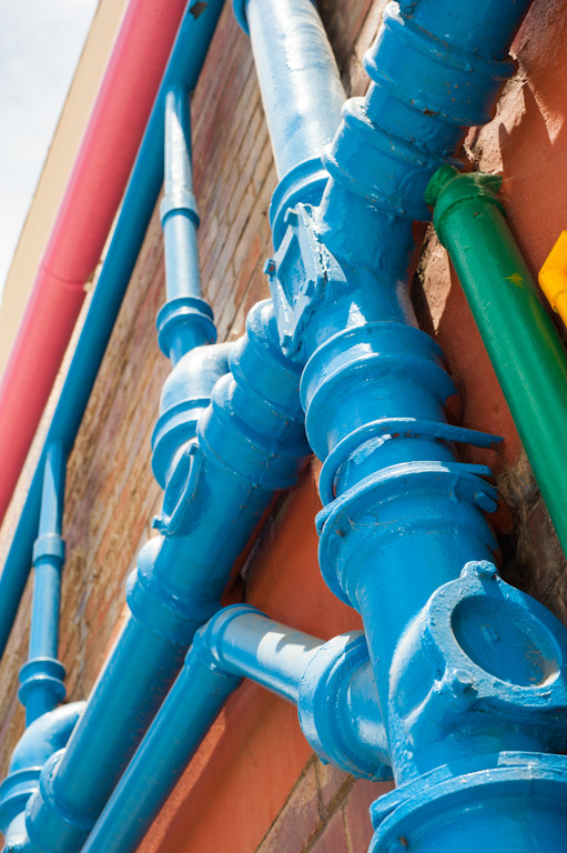 Fifth-Street-street-art-colourful-pipes